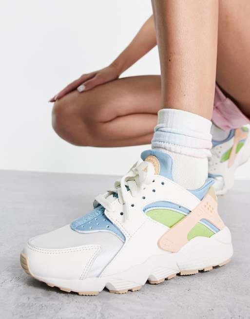 Nike – Air Huarache – Vita och ljust pastellfärgade sneakers, 4 av 4