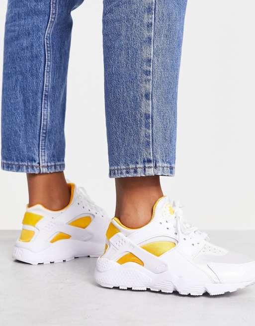 Nike Air Huarache – Vita och universitetsguldiga träningsskor, 4 av 4