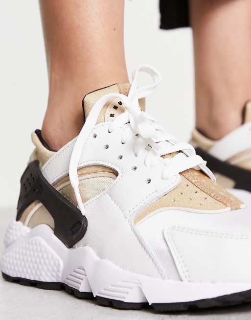 Nike – Air Huarache – Vita, svarta och beige sneakers, 3 av 4