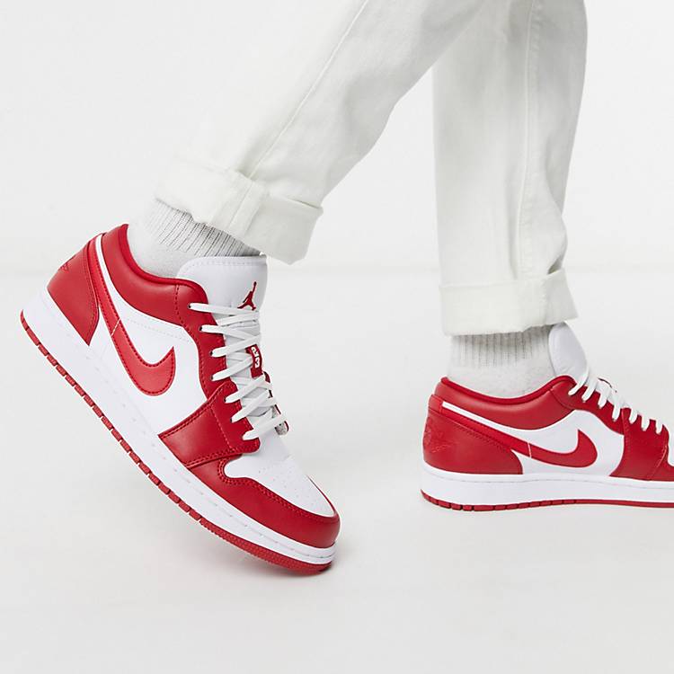 Мужской кроссовки белый красный. Nike Air Jordan 1 Low Red White. Nike Air Jordan 1 белые. Nike Jordan 1 Low красные. Nike Air Jordan 1 Low.