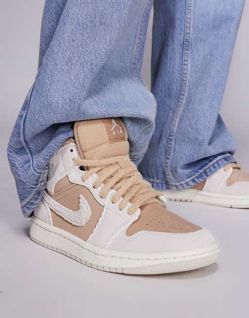 Nike – Air Jordan 1 – Beige sneakers med halvhöga skaft, 4 av 5
