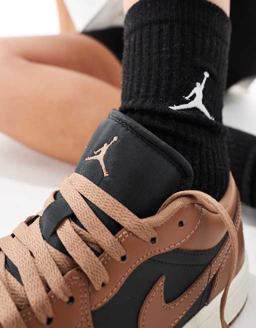 Nike - Air Jordan 1 – Bruna och svarta sneakers med låga skaft , 3 av 5
