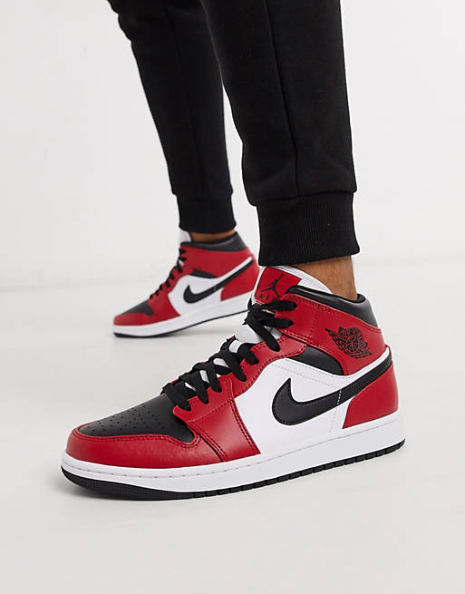 Nike - Air Jordan 1 - Halfhoge sneakers in rood/zwart