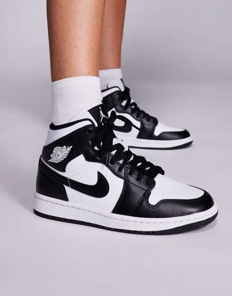 Nike - Air Jordan 1 - Halfhoge sneakers in wit en zwart - view 1