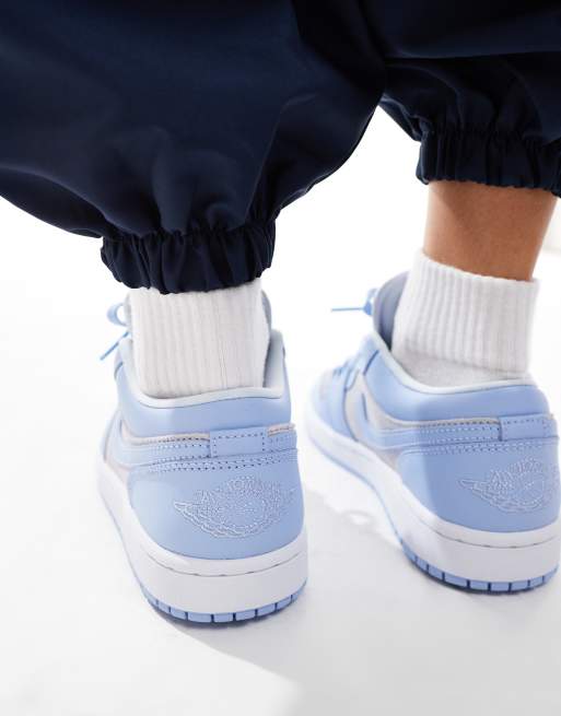 Nike - Air Jordan 1 - Lage sneakers in lichtblauw en grijs, 2 van 5