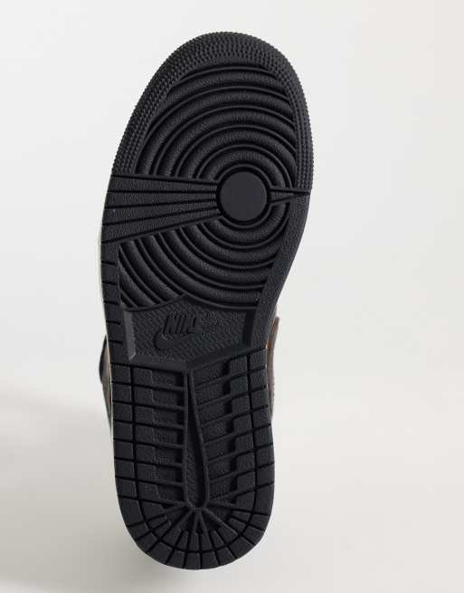 Nike Air Jordan 1 Low baskets en noir et marron velours, 5 de 5