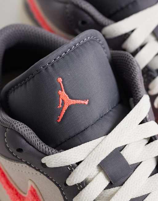 Nike Air Jordan 1 Low NA4 sneakers in gray and pink, 4 of 5