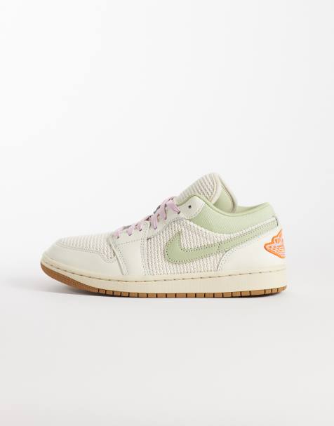 Nike Air Jordan 1 Low SE sneakers in green and white - view 1