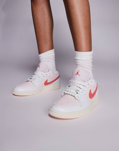Nike Air Jordan 1 Low SE sneakers in off white and pink - view 1