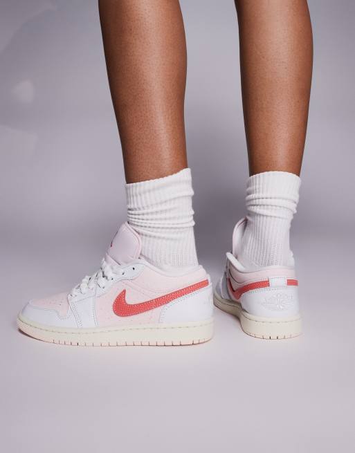 ★Nike★ Air Jordan 1 Low SE W Summit White Light Soft Pink Air Jordan 1 Low SE Women's Shoes. Nike.com