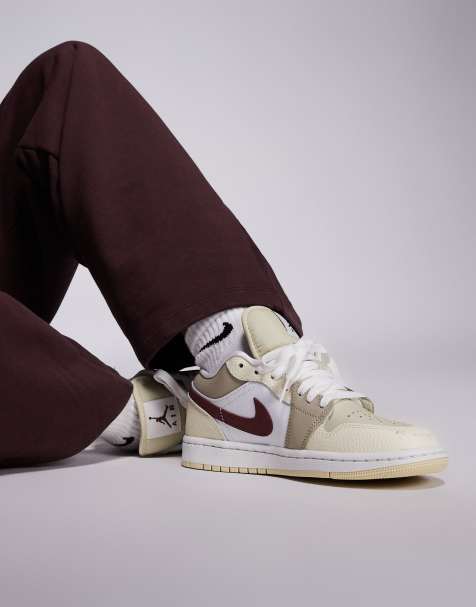 Nike Air Jordan 1 Low SE trainers in white and brown - view 1