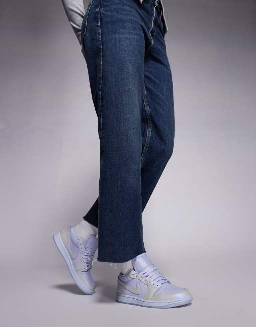 Nike Air Jordan 1 Low SE V3 sneakers in light blue, 4 of 5