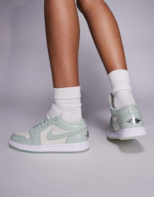 Nike – Air Jordan 1 Low SE – Vita och gröna sneakers med låga skaft, 4 av 5