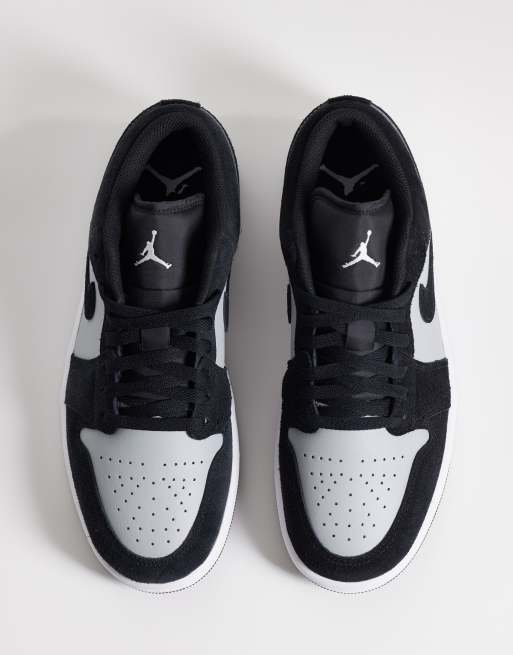 Nike Air Jordan 1 Low Sneaker in Schwarz und Grau, 3 von 5