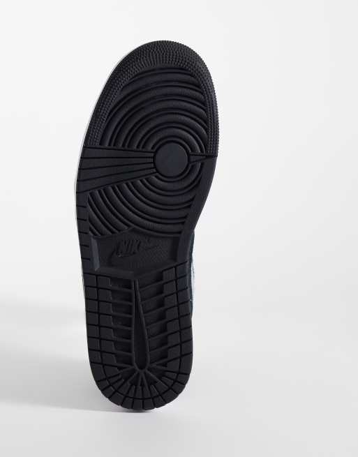 Nike Air Jordan 1 Low Sneaker in Schwarz und Grau, 5 von 5