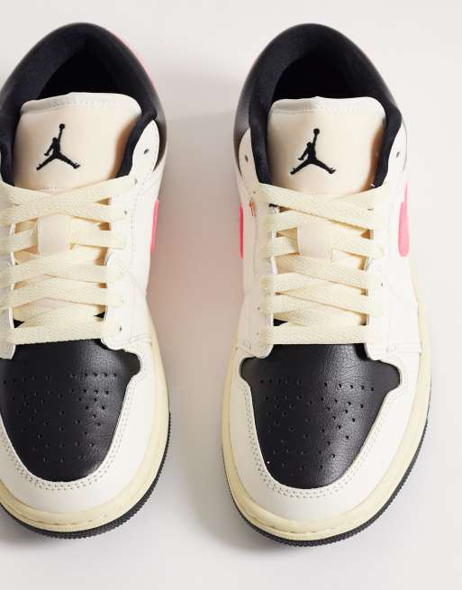 Nike Air Jordan 1 Low sneakers in beige and pink, 3 of 5