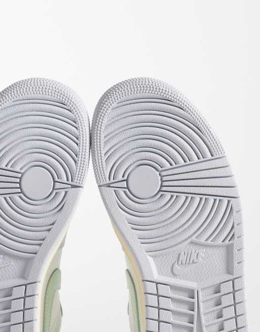 Nike Air Jordan 1 Low sneakers in light green and blue , 4 of 5
