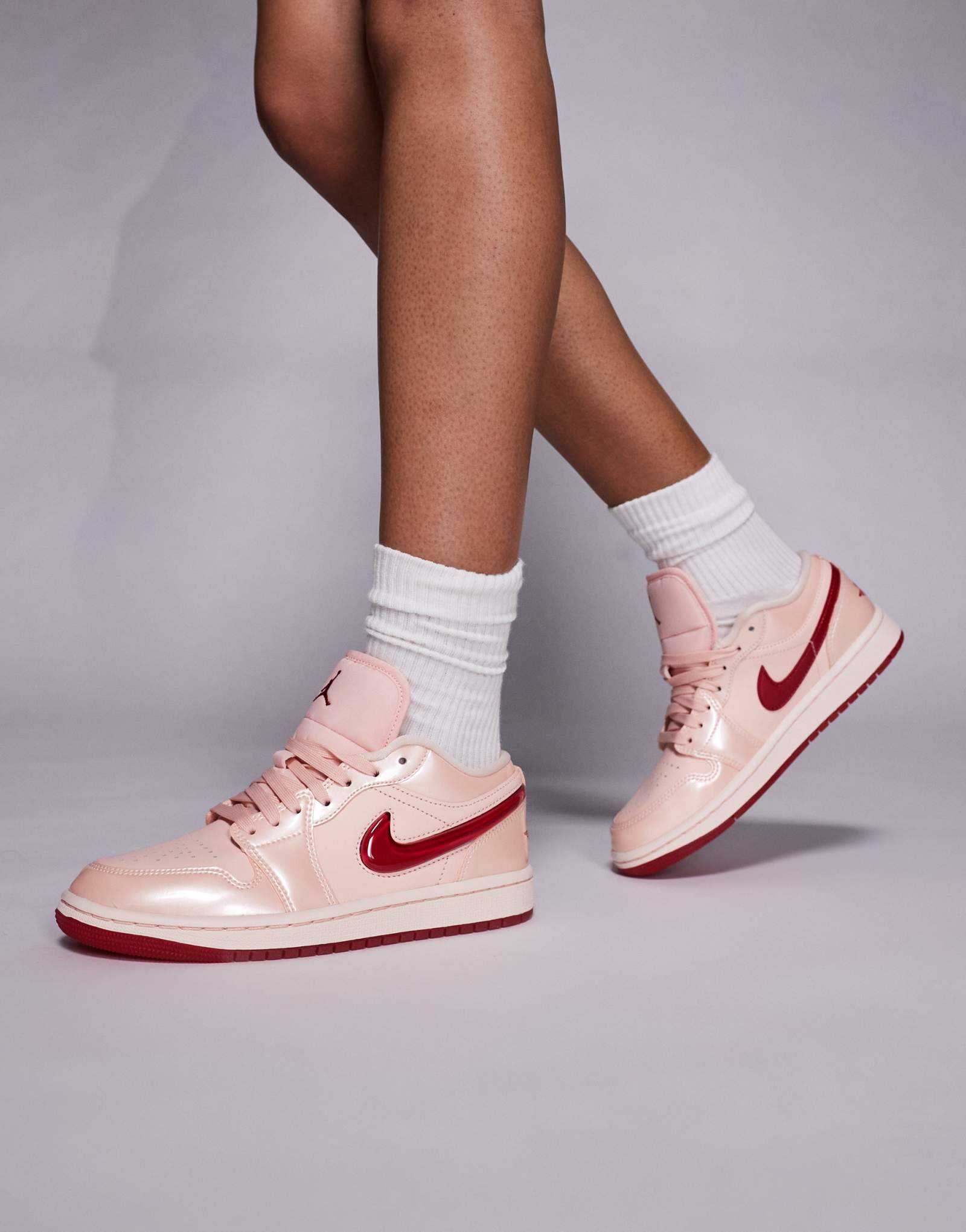 Низкие кроссовки Nike Air Jordan 1 светло-оранжевого и розового цветов