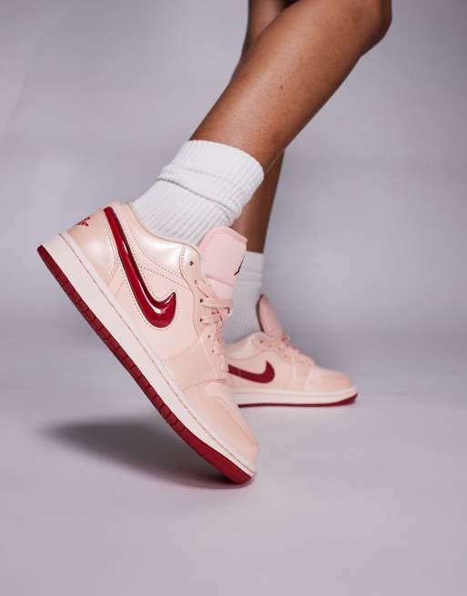 Nike Air Jordan 1 Low sneakers in light orange and pink, 3 of 5
