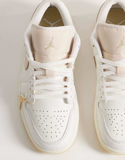 Nike Air Jordan 1 Low sneakers in off white and gold, 4 of 5