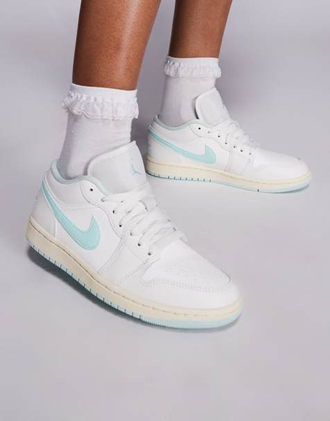 Nike Air Jordan 1 Low sneakers in white and light blue - view 1
