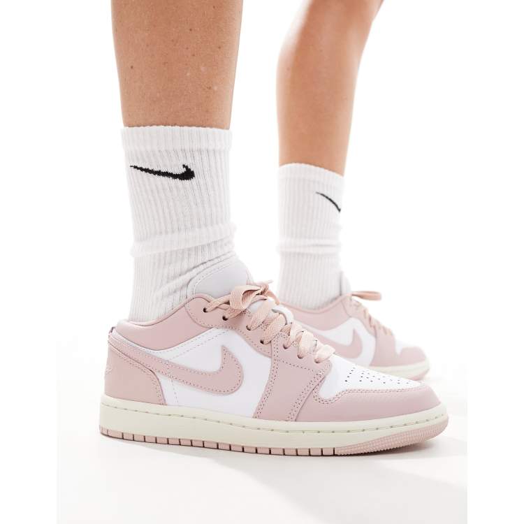 Outfit J1 Low Paris Nike Air Jordan Low Sneakers In White And Pink