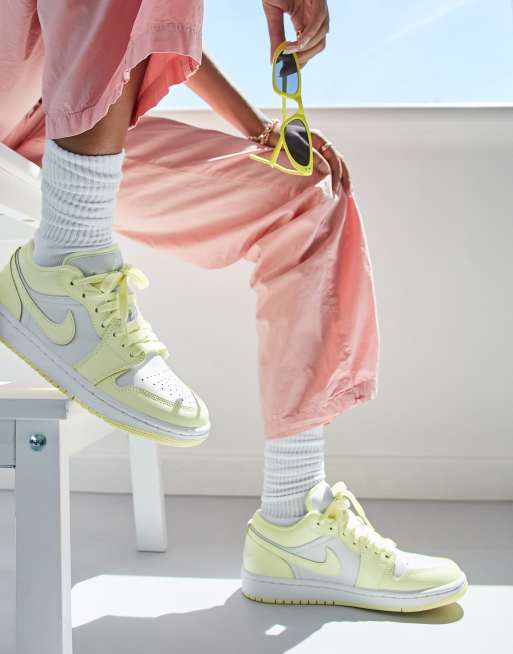 Nike Air Jordan 1 Low イエロー/ホワイト Air Jordan 1 Low Mustard White 553558-171 Release