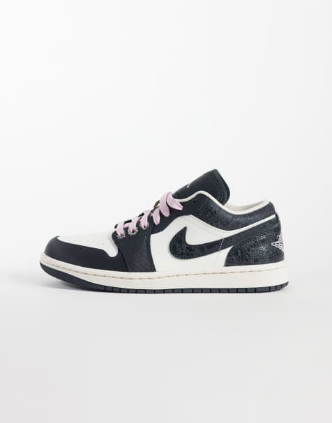 Nike Air Jordan 1 Low sneakers SE V2 in black and white - view 1