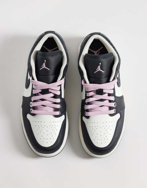 Nike Air Jordan 1 Low sneakers SE V2 in black and white, 2 of 5