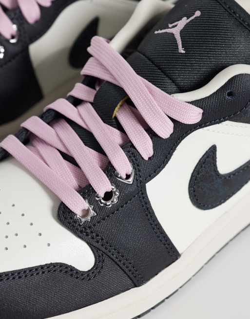 Nike Air Jordan 1 Low sneakers SE V2 in black and white, 3 of 5