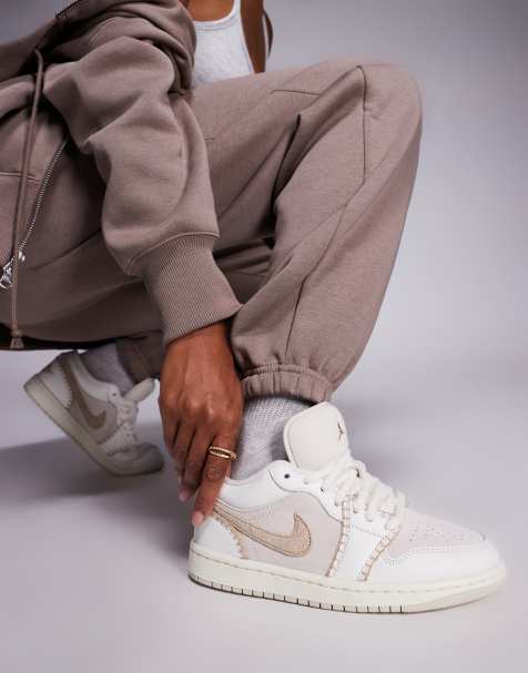 Nike Air Jordan 1 Low trainers in beige - view 1