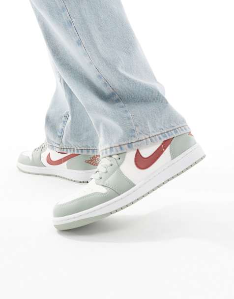 Nike Air Jordan 1 Low trainers in green and off white - view 1