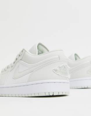 nike air jordan low trainers in white