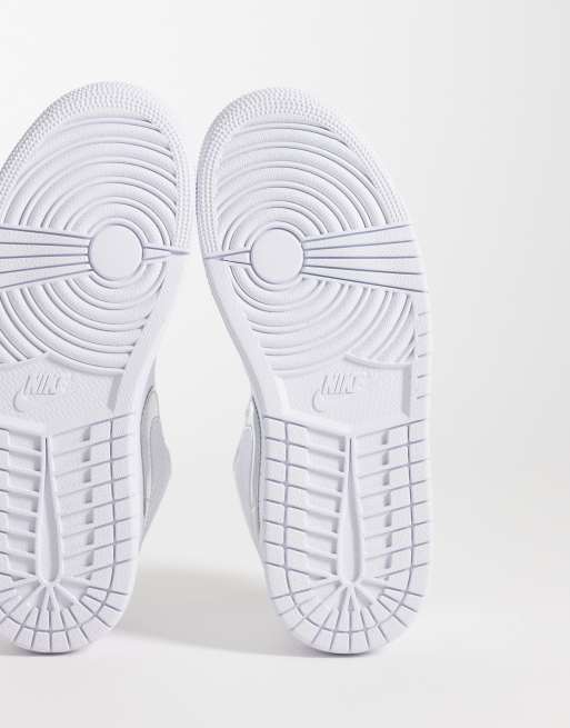 Nike Air Jordan 1 Low trainers in white and metallic silver, 5 of 5
