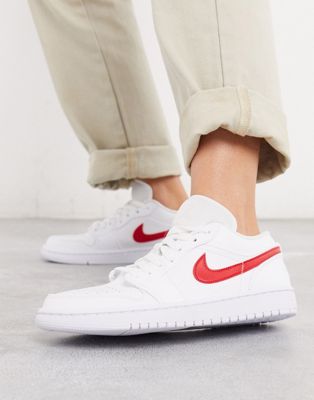 Nike Air Jordan 1 Low trainers in white 