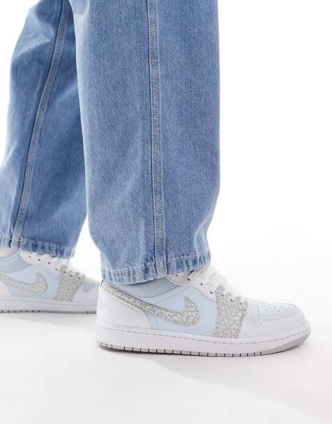 Nike Air Jordan 1 Low unisex trainers in white and baby blue - view 1
