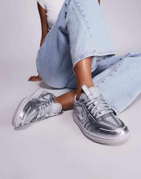 Nike – Air Jordan 1 Method of Make – Niedrige Unisex-Sneaker in Grau und Silber - view 1