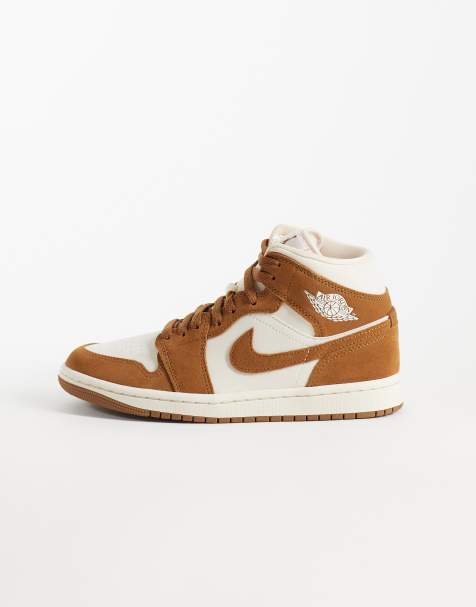 Nike Air Jordan 1 Mid baskets marron et blanc cassé - view 1