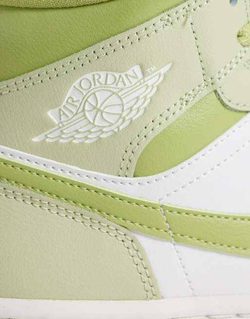 Nike Air Jordan 1 Mid SE sneakers in green and beige, 3 of 5