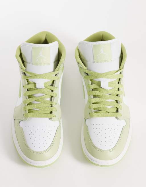 Nike Air Jordan 1 Mid SE sneakers in green and beige, 4 of 5