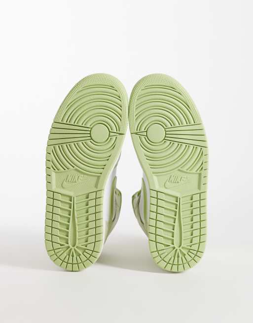 Nike Air Jordan 1 Mid SE sneakers in green and beige, 5 of 5