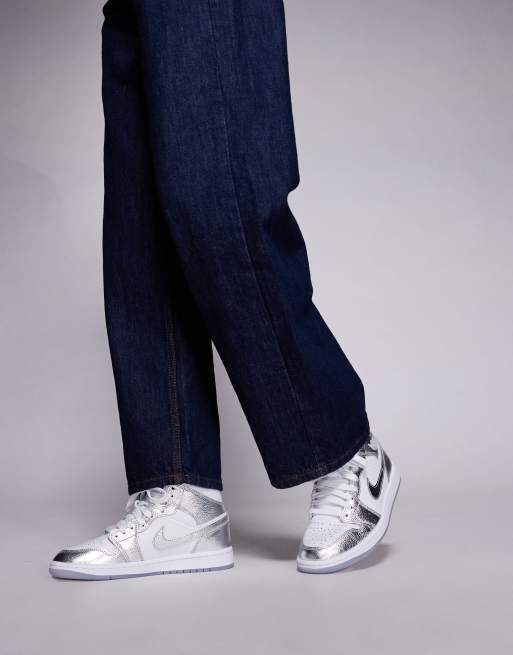 Nike - Air Jordan 1 Mid - Sneakers i hvid/metallisk sølvfarve, 3 af 5