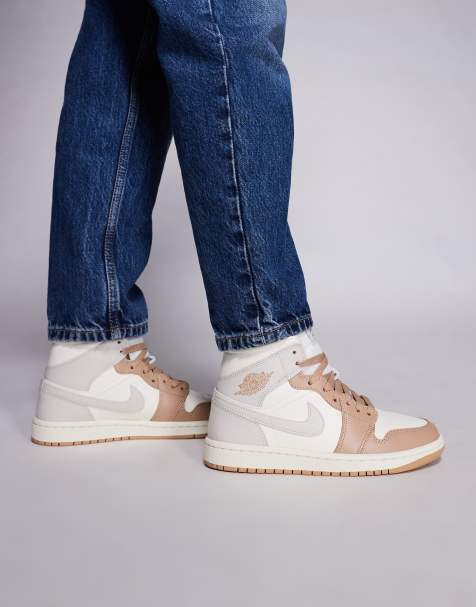 Nike Air Jordan 1 Mid sneakers in brown and beige - view 1