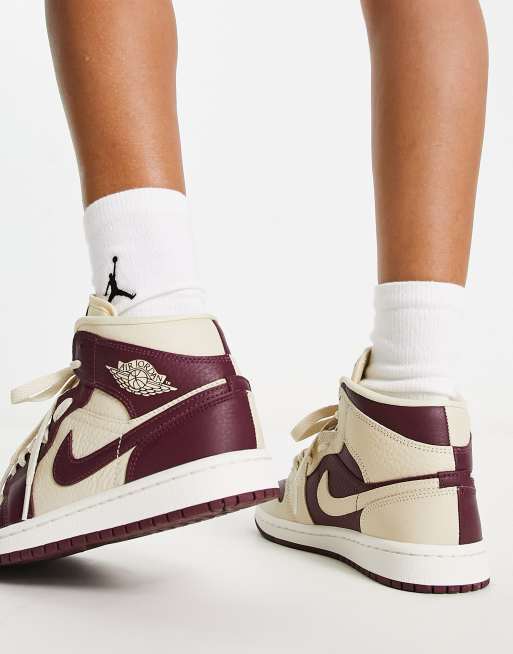 Burgundy and gold hot sale jordan 1