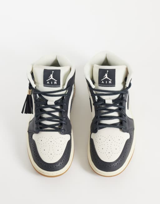 Nike Air Jordan 1 Mid sneakers in navy, 2 of 5