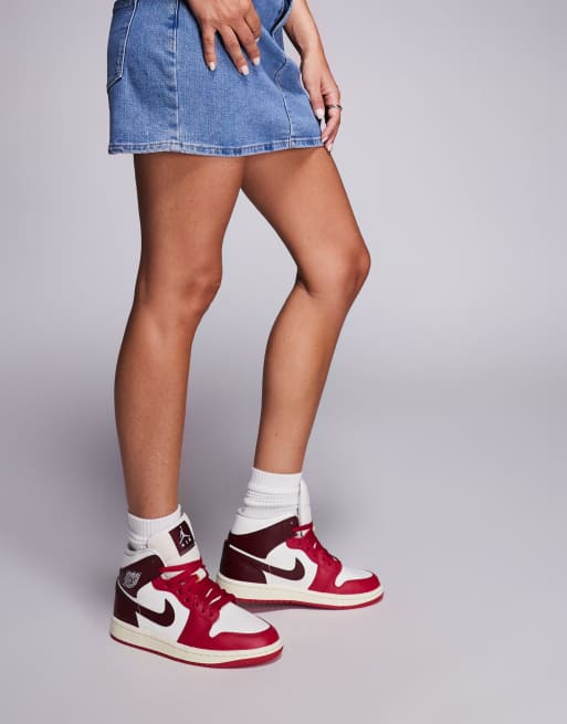 Nike Air Jordan 1 Mid sneakers in red, 3 of 5