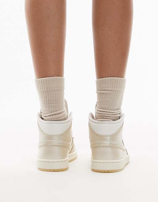 Nike Air Jordan 1 Mid sneakers in white and gold, 4 of 5