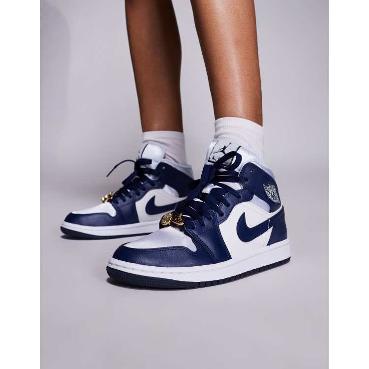 206560126-1-white?$n_750w$&wid