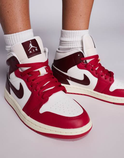 Nike Air Jordan Mid Sneakers in wit en rood ASOS