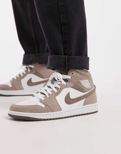 Nike Air Jordan 1 mid trainers in brown and white, 2 of 5